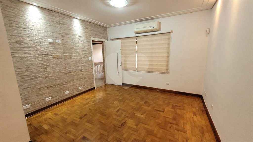 Casa à venda com 4 quartos, sendo 1 suíte, em São Judas, São Paulo, SP