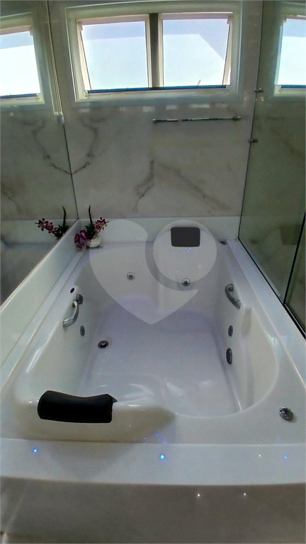 Casa à venda com 3 suítes no condomínio Figueira Garden, Atibaia - SP