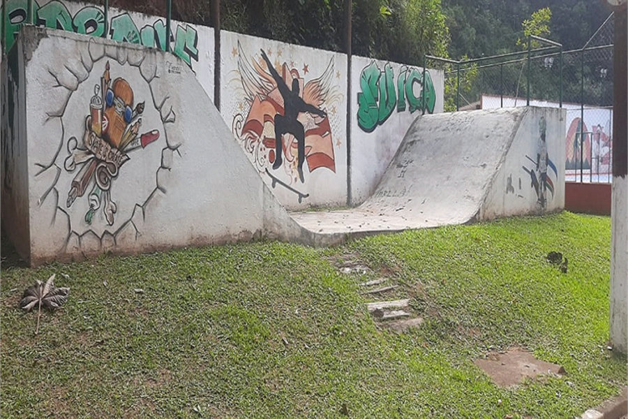 Casa à venda com 4 quartos, sendo 1 suíte, no condomínio Parque Suiça, Caieiras - SP