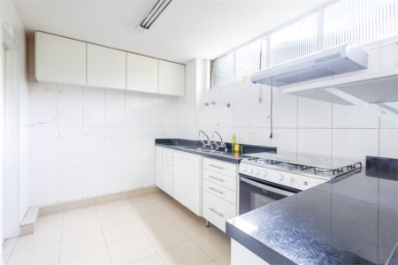 Apartamento à venda com 3 quartos, sendo 1 suíte, em Jardim Europa, São Paulo, SP