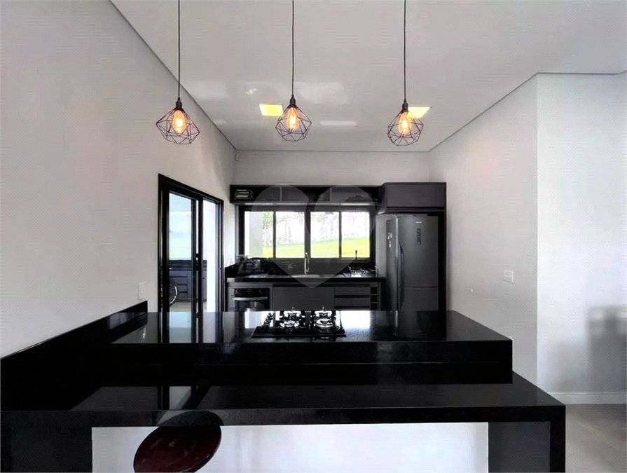 Casa à venda com 3 suítes no condomínio Ninho Verde II, Pardinho - SP