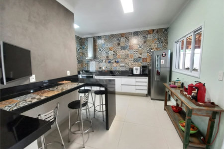 Casa à venda com 3 quartos, sendo 1 suíte, no condomínio São Domingos, Valinhos - SP