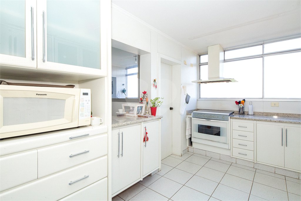 Apartamento à venda com 3 quartos, sendo 2 suítes,  em Alto da Boa Vista, São Paulo, SP