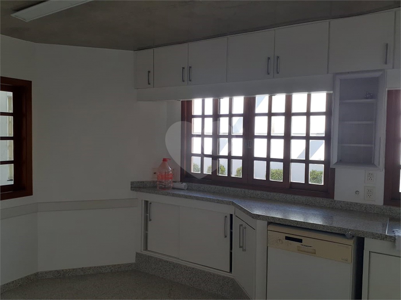 Sobrado à venda com 4 quartos, sendo 2 suítes,  em Tremembé, São Paulo, SP