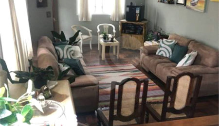 Casa à venda com 4 quartos, sendo 2 suítes, no condomínio Altos da Serra 1, São José dos Campos - SP