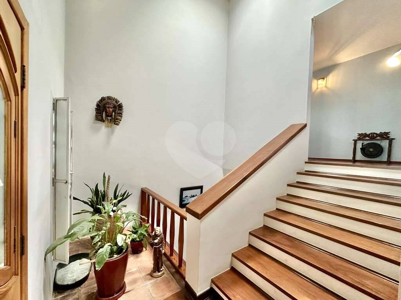 Sobrado à venda com 4 quartos, sendo 2 suítes, em Jardim Jussara, São Paulo, SP