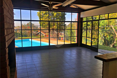Casa à venda com 4 quartos, sendo 2 suítes, no condomínio Estância Marambaia, Vinhedo - SP