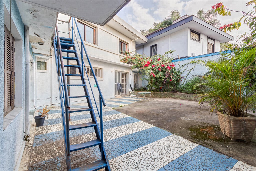 Sobrado à venda com 3 quartos, sendo 1 suíte,  em Jardim Prudência, São Paulo, SP