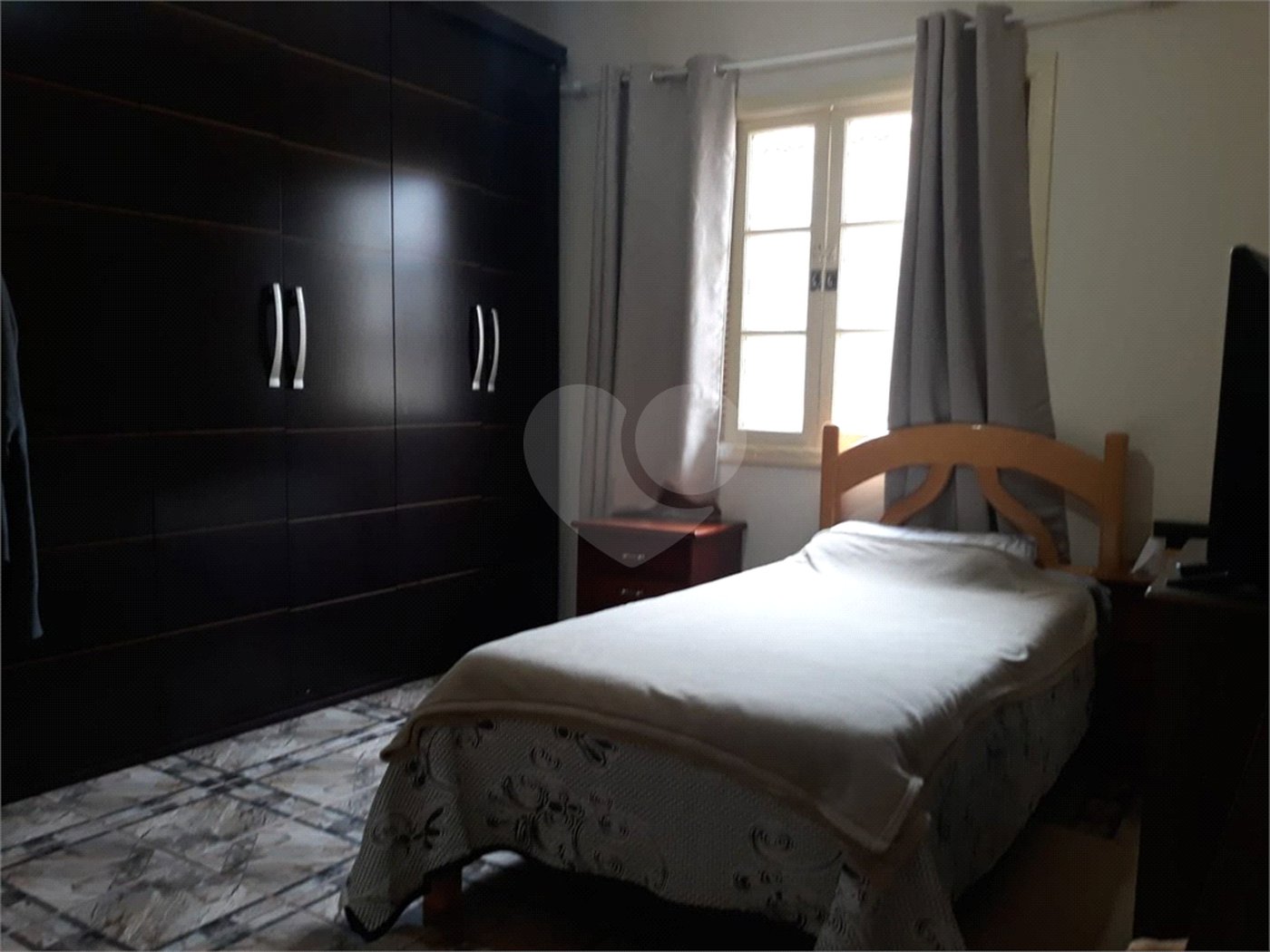 Sobrado à venda com 3 quartos, sendo 1 suíte,  em Esplanada Mendes Moraes, São Roque, SP