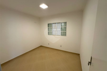 Casa á venda, com 03 Dormitórios, no Bairro Parque Primavera em São Carlos.