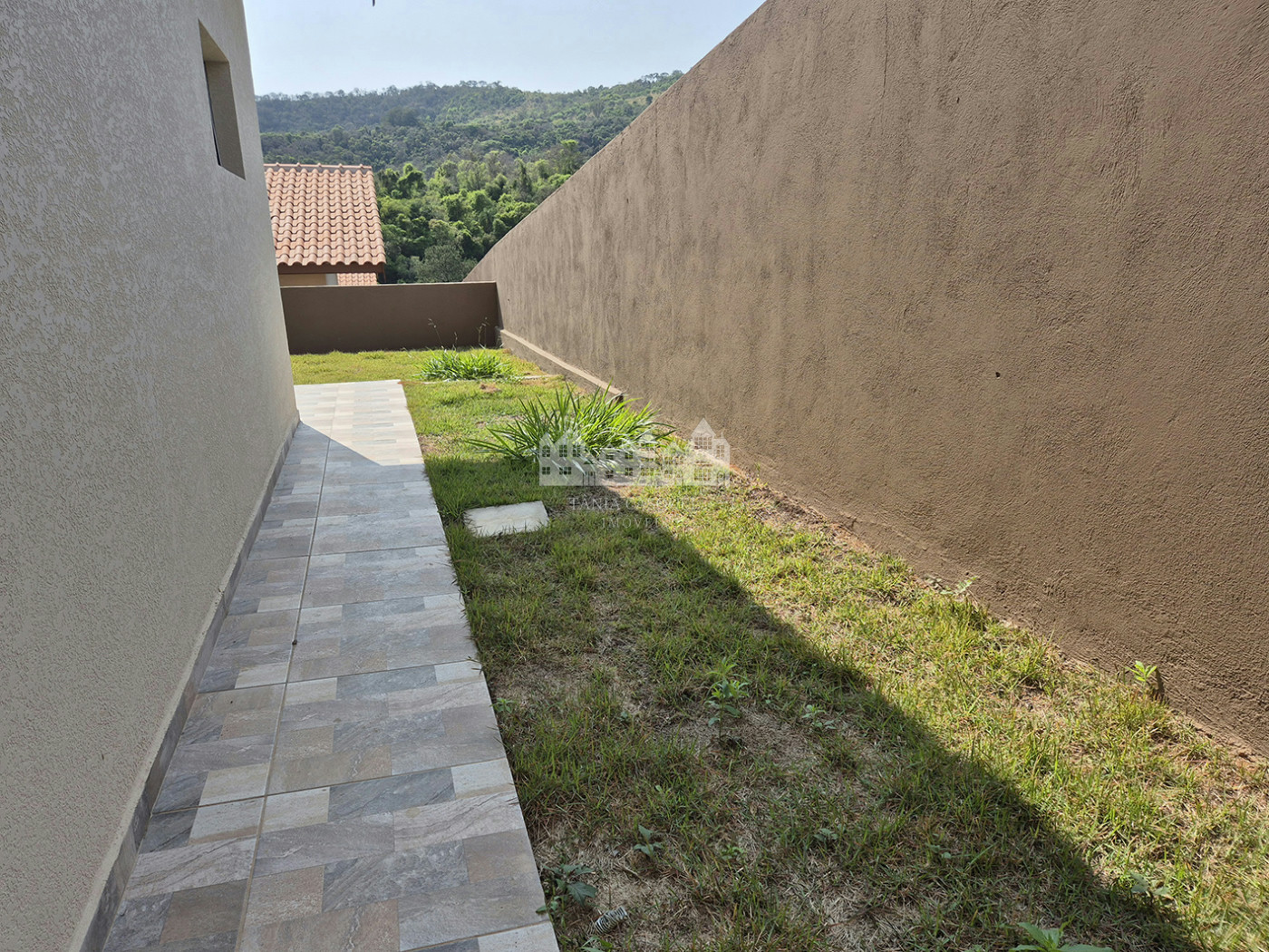 Casa à venda ou para alugar com 2 suítes no condomínio Serra Verde, Atibaia - SP