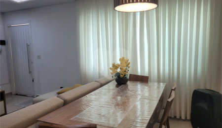 Casa à venda com 3 quartos, sendo 1 suíte, no condomínio Residencial Isabel, São Paulo - SP