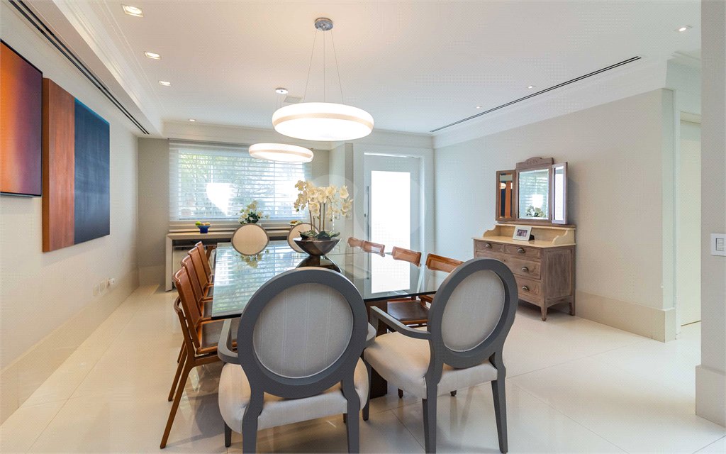 Casa à venda com 4 suítes no condomínio Residencial Quinta das Andorinhas, São Paulo - SP