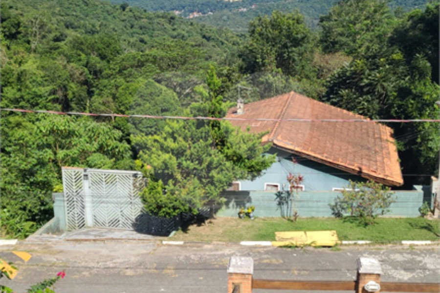Casa à venda com 4 quartos, sendo 1 suíte, no condomínio Parque Suiça, Caieiras - SP