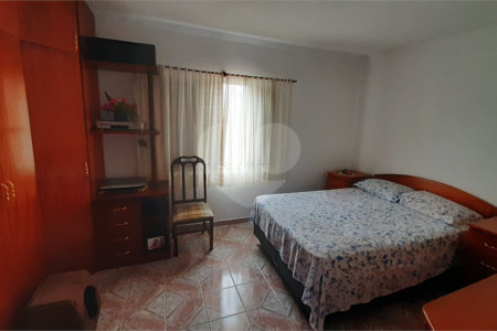 Sobrado à venda com 4 quartos, sendo 1 suíte, em Parada Inglesa, São Paulo, SP