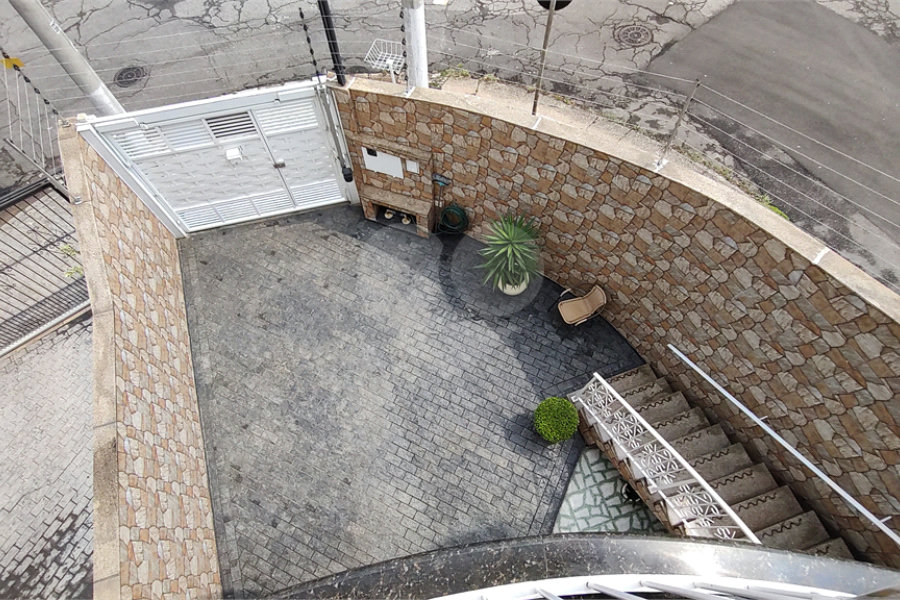 Sobrado à venda com 4 quartos, sendo 3 suítes, em Parque São Domingos, São Paulo, SP