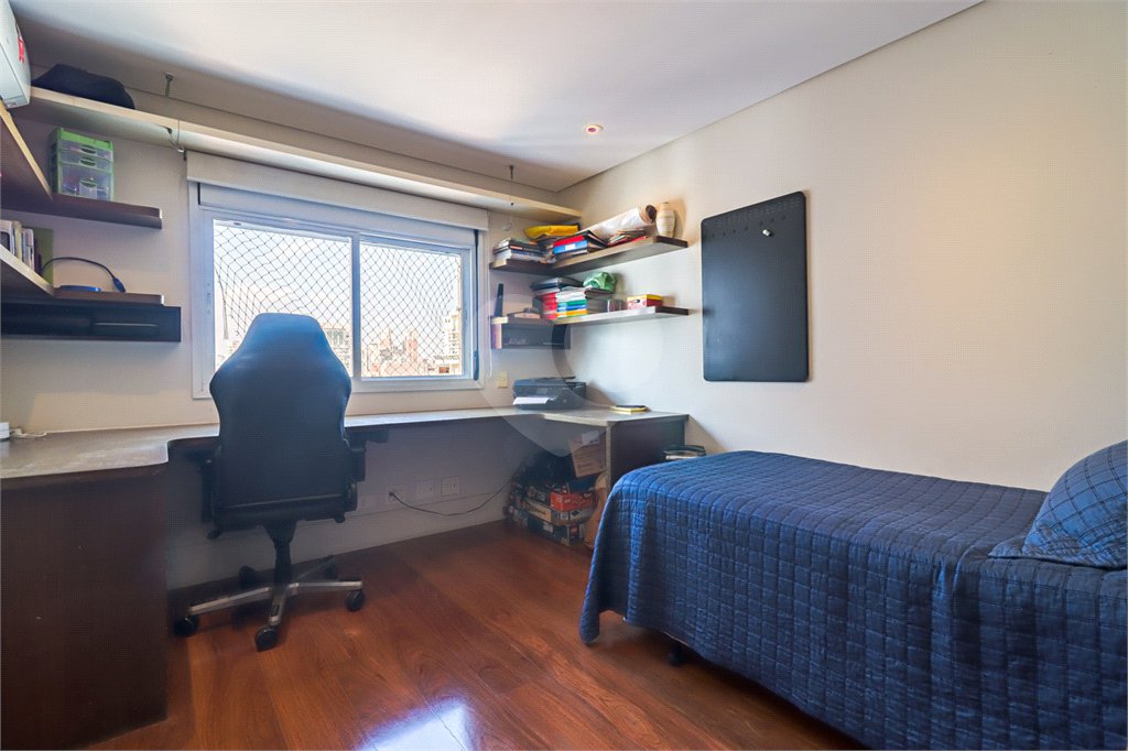 Cobertura à venda com 4 quartos, sendo 3 suítes,  em Vila Uberabinha, São Paulo, SP