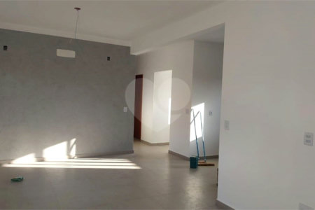 Casa à venda com 3 quartos, sendo 2 suítes, no condomínio Reserva dos Jatobás, Louveira - SP