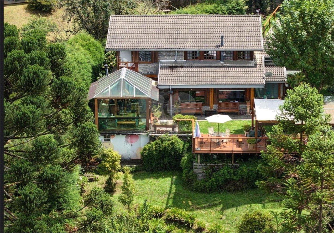 Casa à venda com 4 suítes em Vila Natal, Campos do Jordão, SP