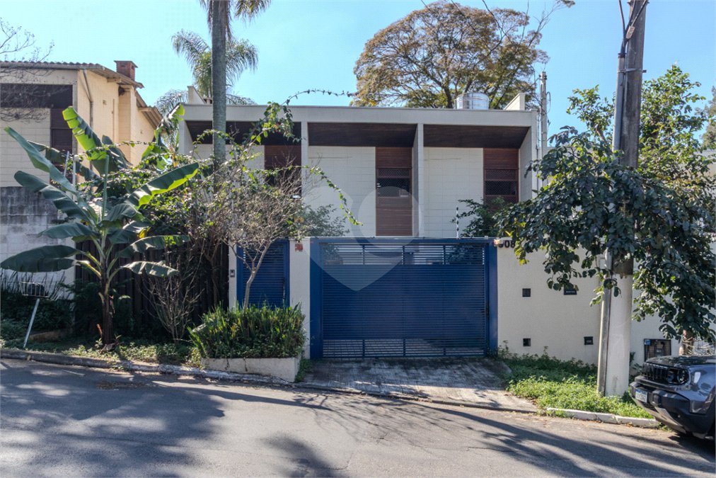 Sobrado à venda com 3 quartos, sendo 1 suíte, em Alto da Boa Vista, São Paulo, SP