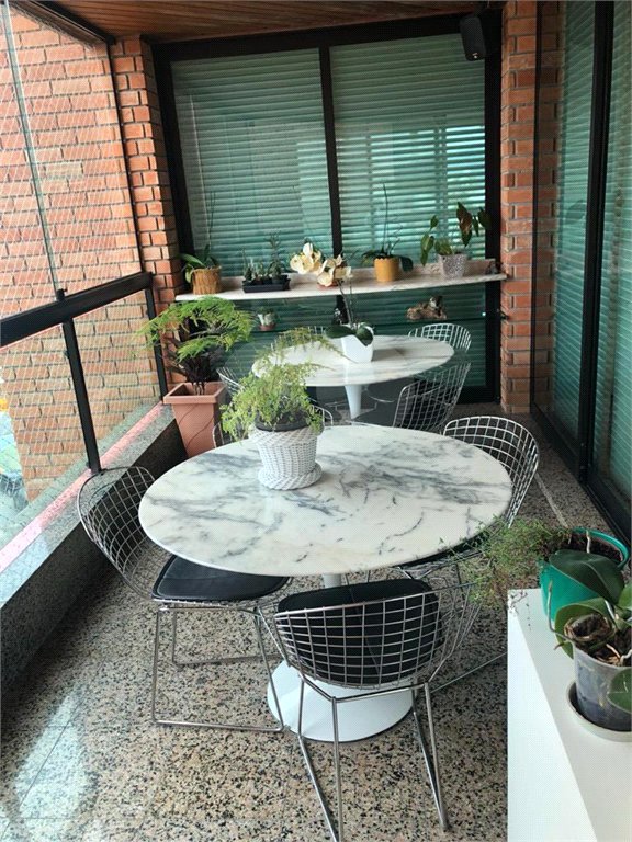 Apartamento à venda com 4 suítes em Vila Oliveira, Mogi das Cruzes, SP