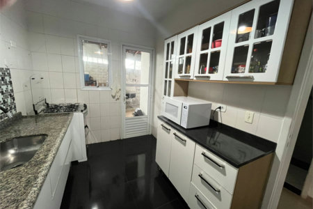 Casa à venda com 3 quartos, sendo 1 suíte, no condomínio New Village, Cotia - SP