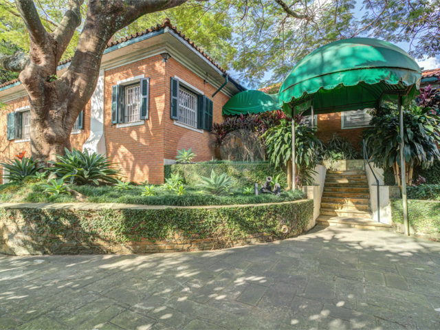 Casa à venda com 6 quartos, sendo 4 suítes,  em Guarapiranga, São Paulo, SP