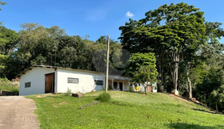 Sítio à venda com 3 quartos, sendo 1 suíte,  em Iara, Atibaia, SP