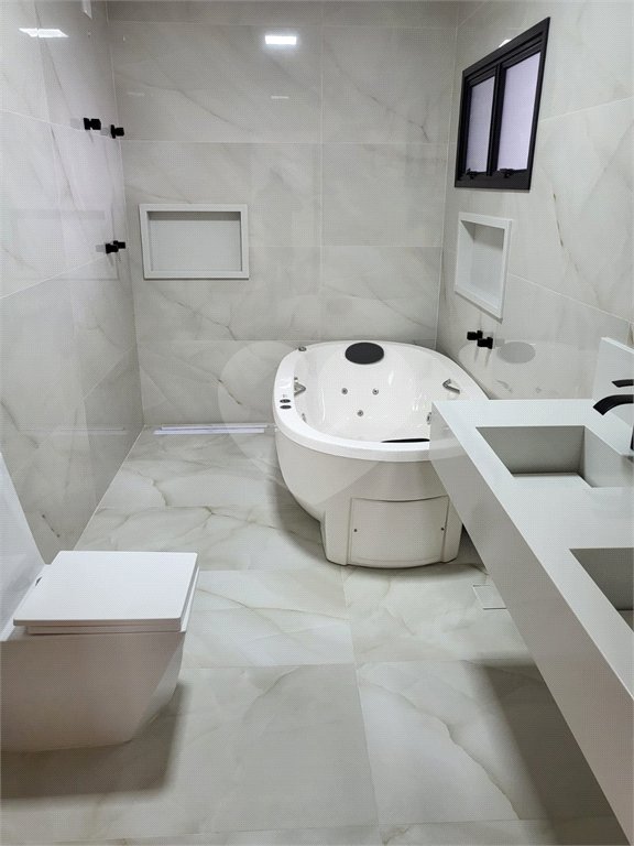 Casa à venda com 3 suítes no condomínio Hills, Arujá - SP