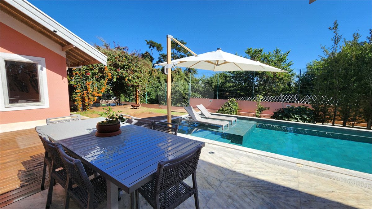 Casa à venda com 4 quartos, sendo 2 suítes, no condomínio Residencial Jardim Primavera, Louveira - SP