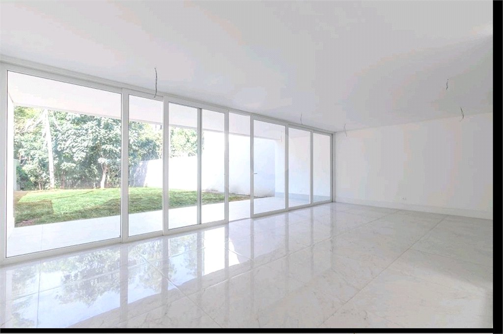 Casa à venda com 4 suítes no condomínio Hípica Garden, São Paulo - SP