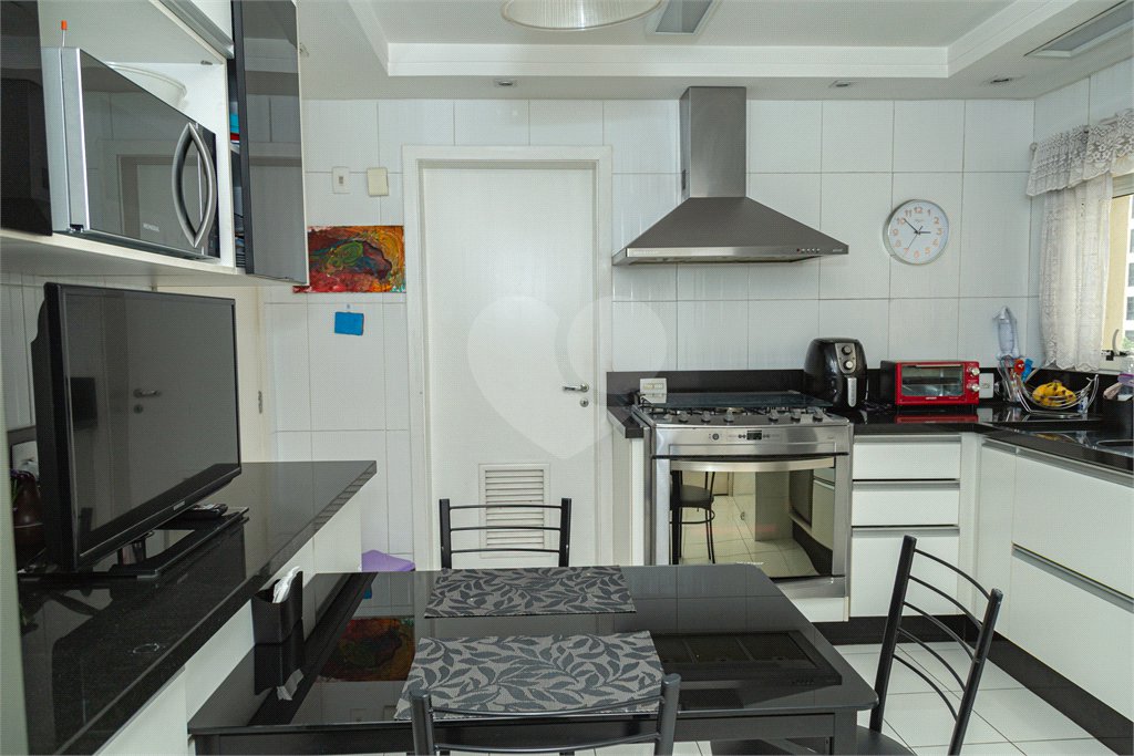 Apartamento à venda com 4 quartos, sendo 2 suítes, em Moema, São Paulo, SP