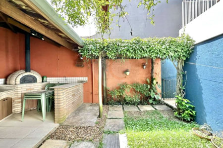Sobrado à venda com 4 quartos, sendo 2 suítes, em Jardim Jussara, São Paulo, SP