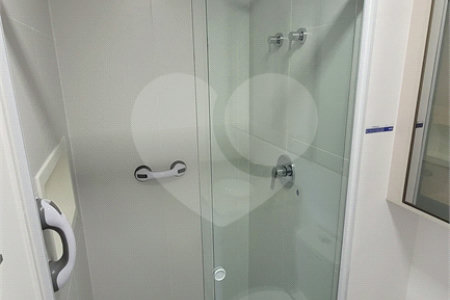 Apartamento de 2 quartos mobiliado à venda no Paraíso