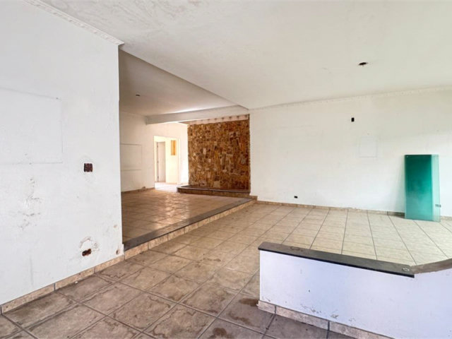 Casa para alugar com 5 quartos, sendo 2 suítes,  no Centro, Suzano, SP