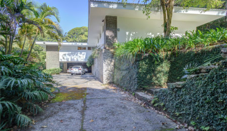 Casa para alugar com 5 quartos, sendo 3 suítes,  no condomínio Chácara Flora, São Paulo - SP