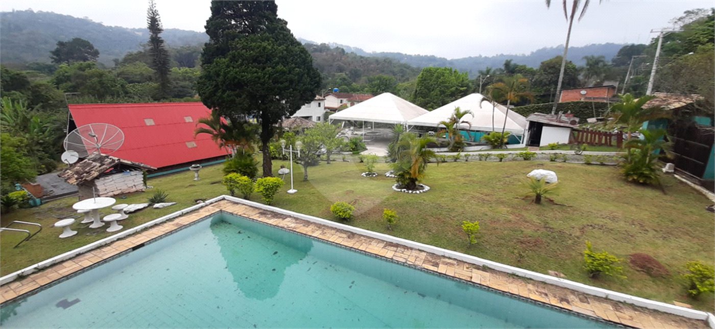 Casa Térrea à venda com 5 quartos, sendo 3 suítes, em Serra da Cantareira, Mairiporã, SP