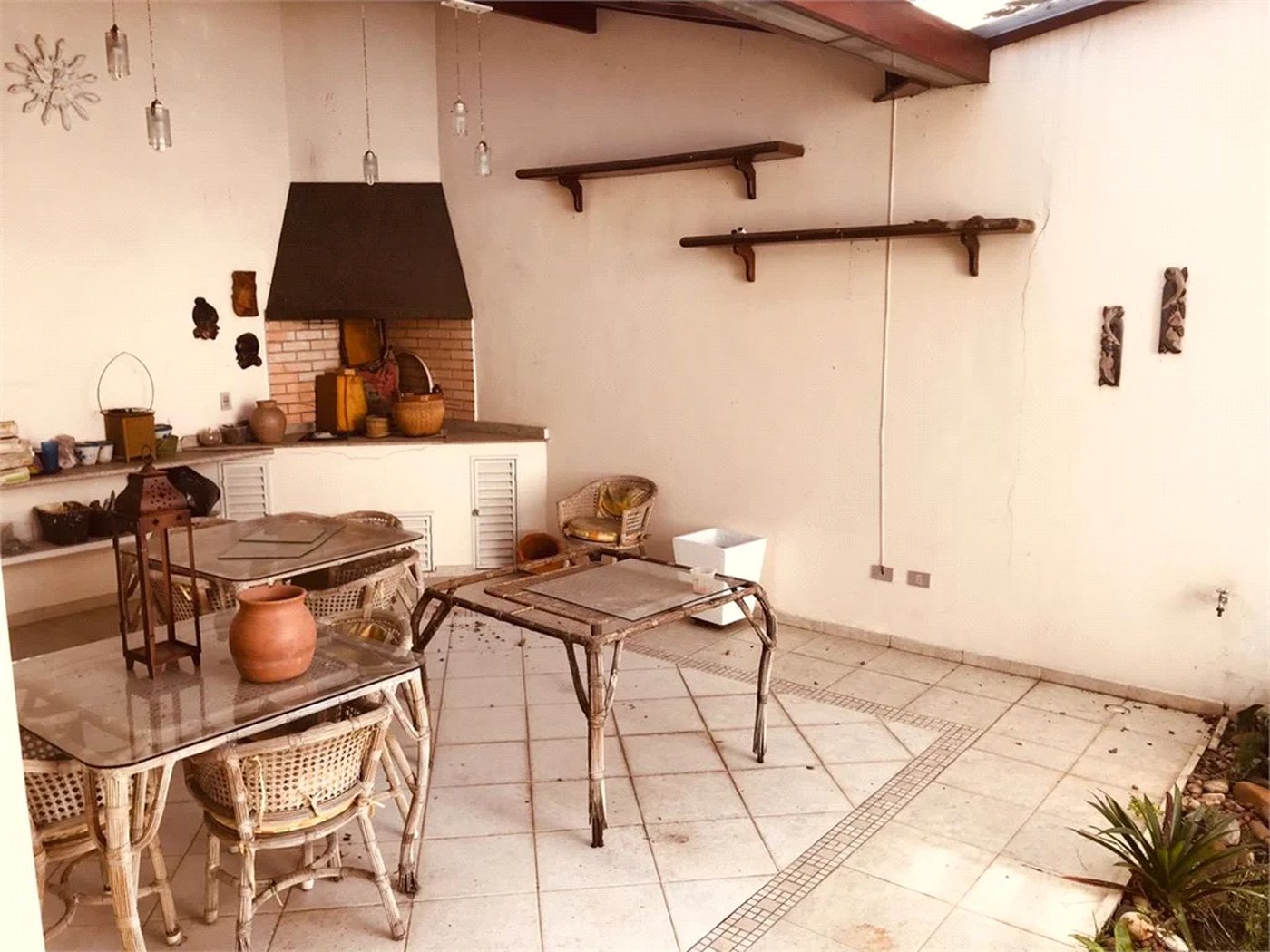 Casa à venda com 4 quartos, sendo 2 suítes, em Jardim das Vertentes, São Paulo, SP