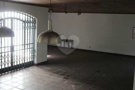 Casa Térrea à venda ou para alugar com 6 suítes em Vila Tramontano, São Paulo, SP