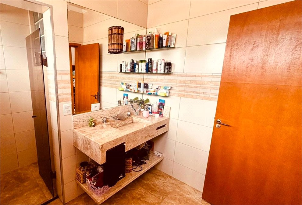 Sobrado à venda com 3 quartos, sendo 1 suíte, em Chácara Recanto Verde, Cotia, SP
