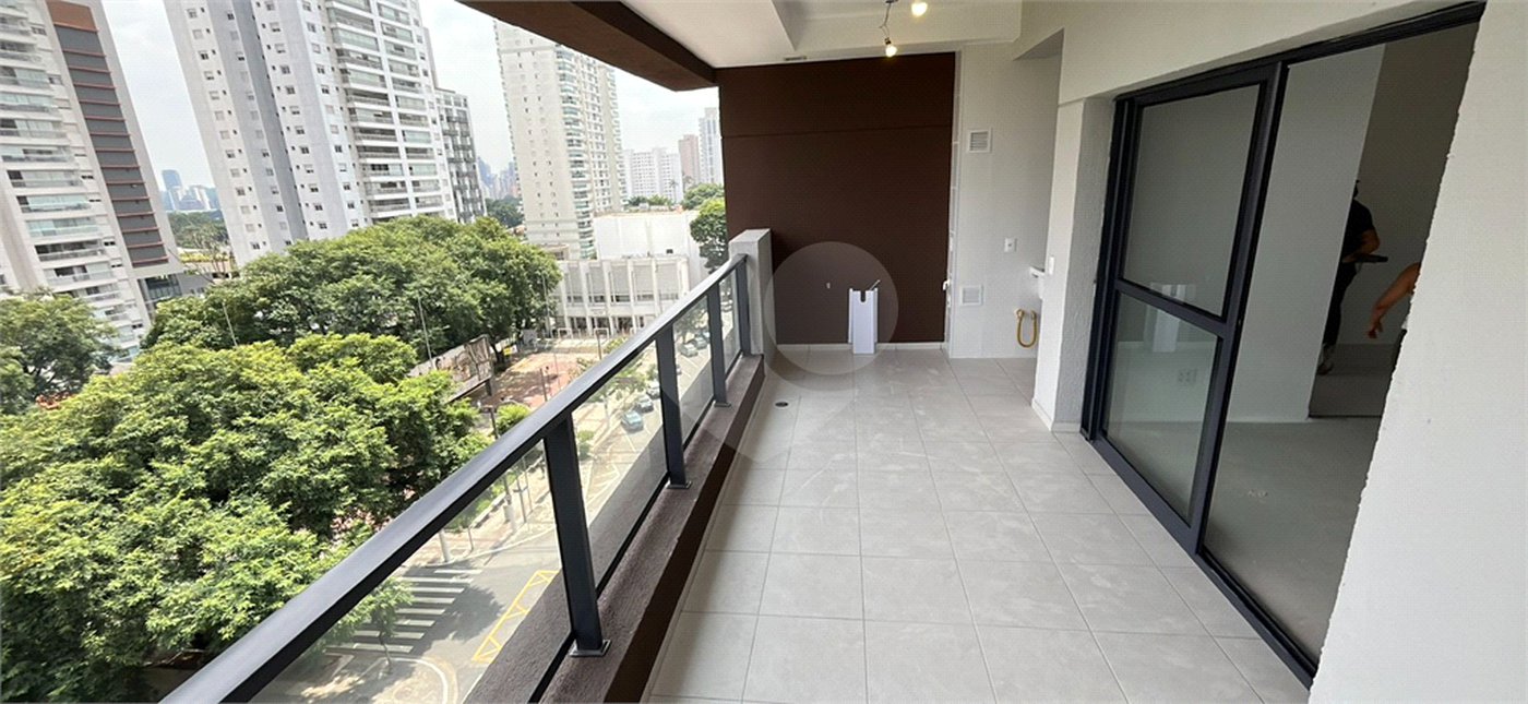 Apartamento à venda com 3 quartos, sendo 1 suíte, em Alto da Boa Vista, São Paulo, SP