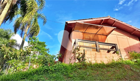 Casa à venda com 6 quartos, sendo 2 suítes,  no condomínio Associação Reserva das Hortênsias, Mairiporã - SP