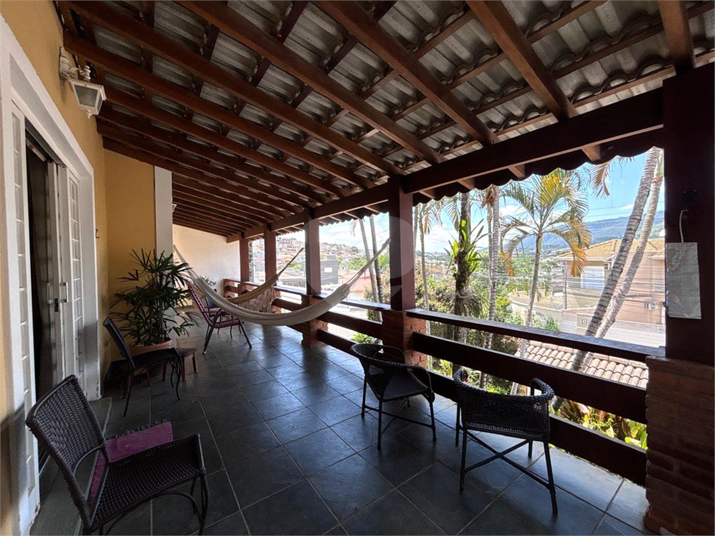 Casa à venda com 5 quartos, sendo 2 suítes,  em Jardim Maristela, Atibaia, SP