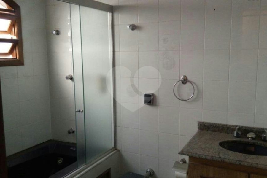 Casa Térrea à venda com 4 quartos, sendo 1 suíte, em Jardim Floresta, São Paulo, SP