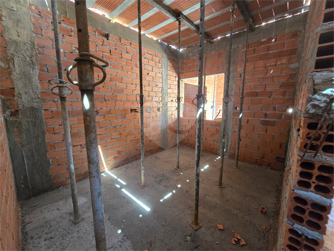 Casa à venda com 3 quartos, sendo 1 suíte, no condomínio Residencial Tivolli, Itapetininga - SP