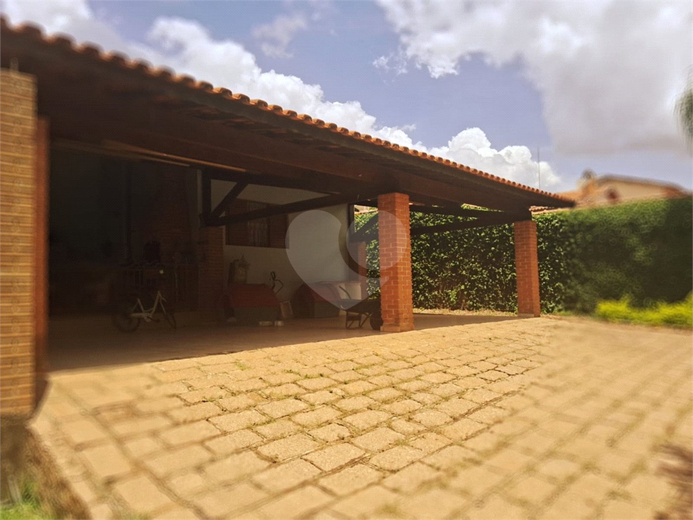 Casa à venda com 3 quartos, sendo 1 suíte, no condomínio Acmti - Colinas do Mosteiro, Terras de Itaici e Recanto dos Pássaros, Indaiatuba - SP