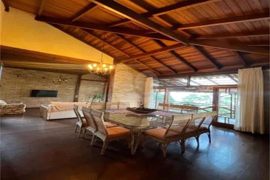 Casa à venda com 3 quartos, sendo 1 suíte,  no condomínio Alpes da Cantareira, Mairiporã - SP