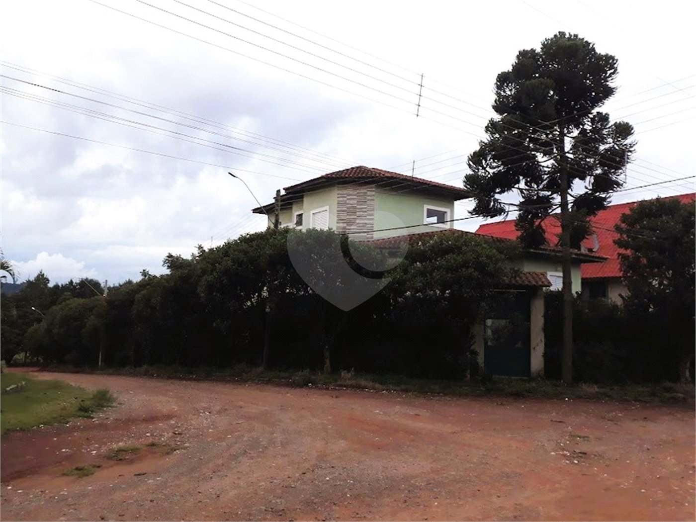 Sobrado à venda com 5 quartos, sendo 3 suítes, em Campos de Atibaia, Atibaia, SP