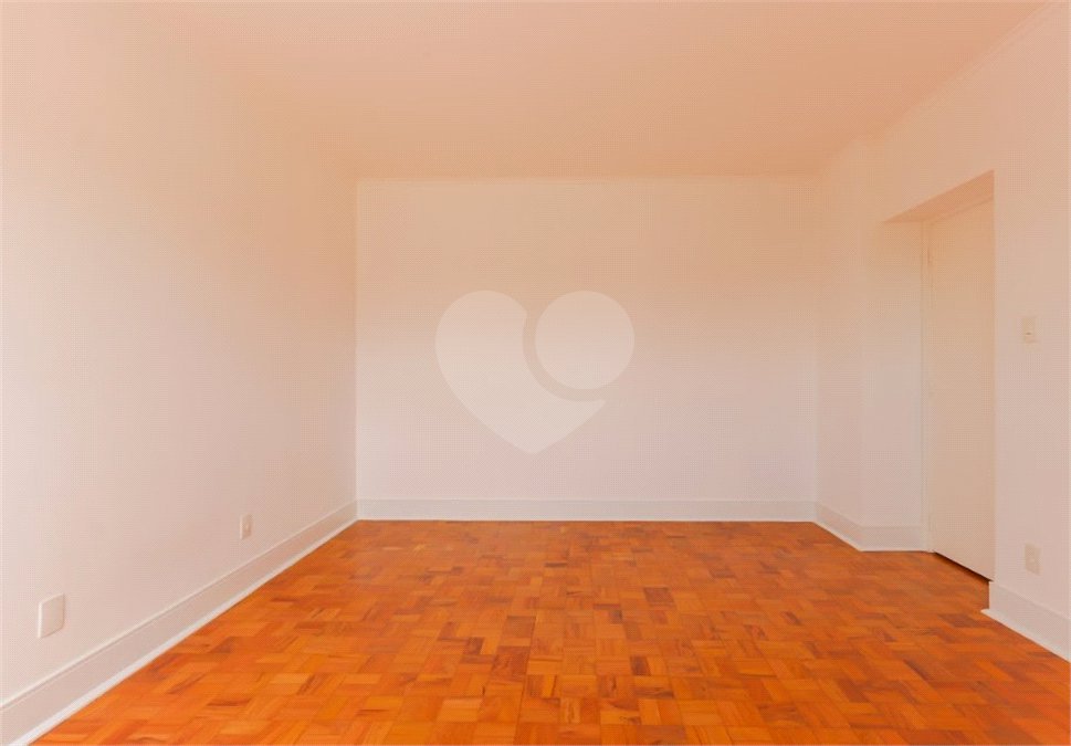 Apartamento à venda com 3 quartos, sendo 1 suíte,  em Santa Cecília, São Paulo, SP