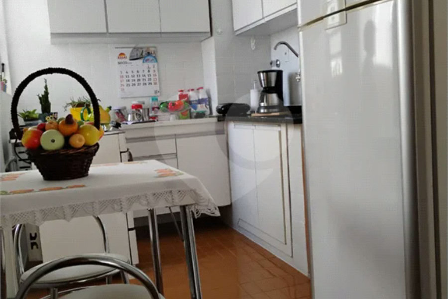 Vende-se apartamento no Jardim Aeroporto com 03 dormitórios